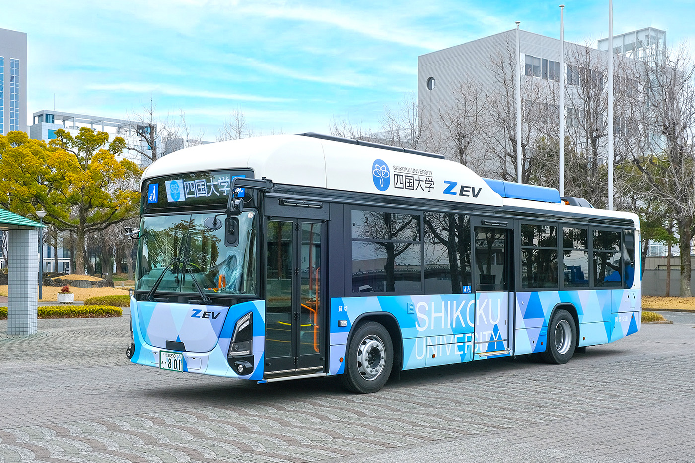 四国大学バス ラッピングデザイン制作